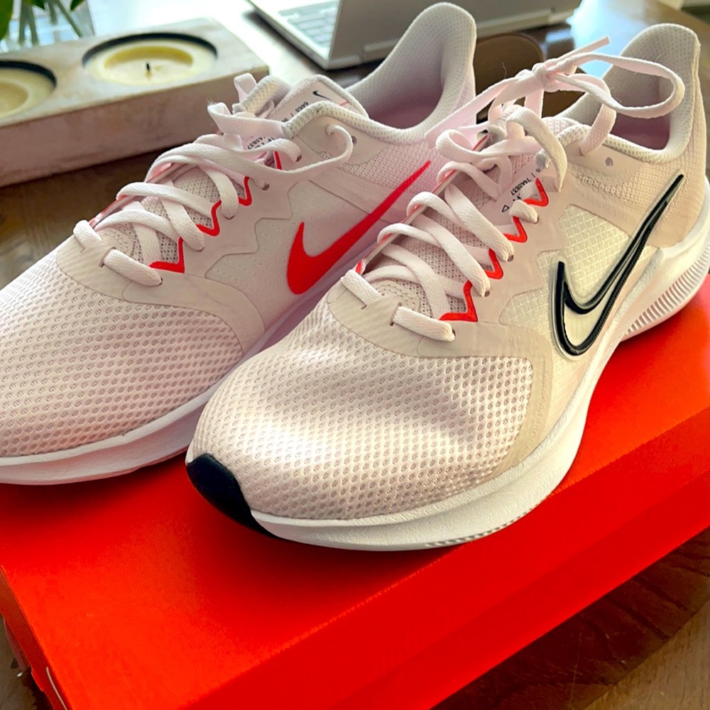 🔥🔥Woman Nike size 9🔥🔥